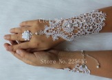 Красивые свадебные перчатки для невесты